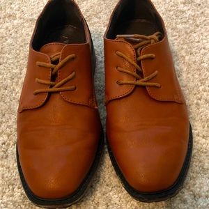 Van Heusen kids dress shoes, size 1.